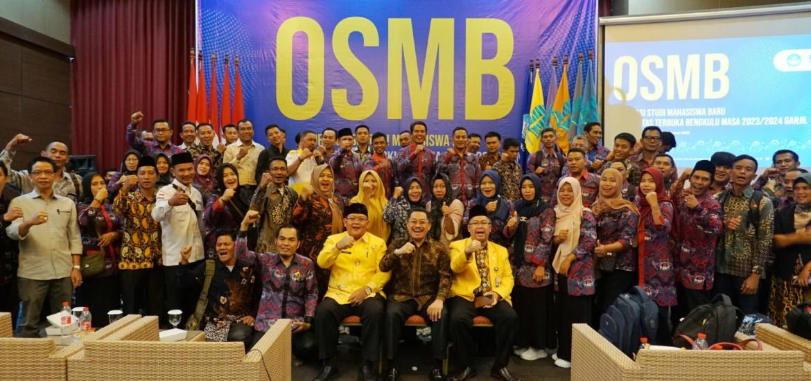 Gubernur Rohidin Beri Beasiswa Kuliah 100 Kades di Bengkulu