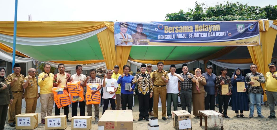 Gubernur Rohidin Gelontorkan Bantuan untuk Seluruh KUB Nelayan Di Bengkulu