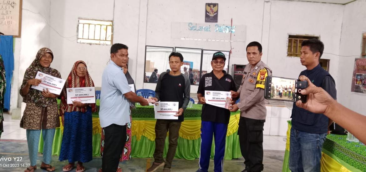Sebanyak 25 KPM BLT DD Tahap Tiga Desa Sari Bulan Tuntas Disalurkan