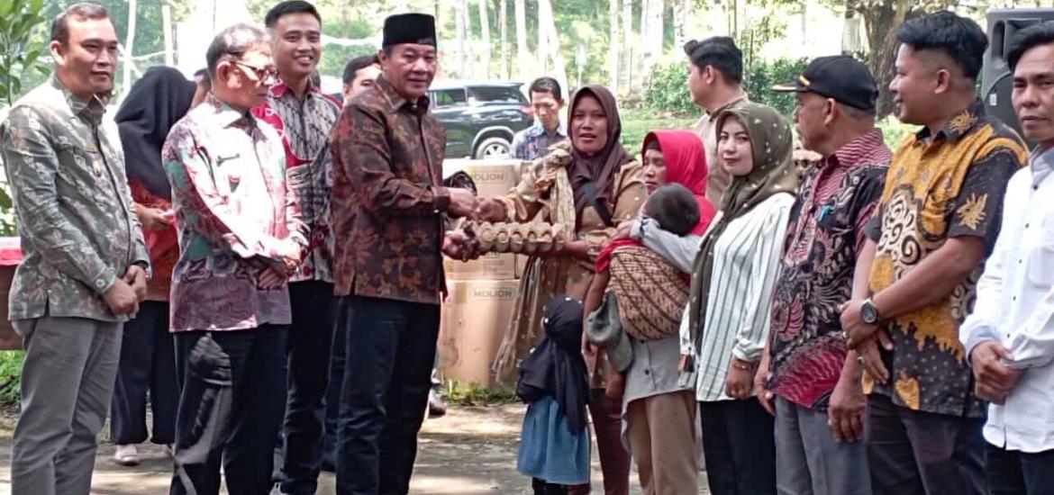 Pemkab Kepahiang Salurkan 130 Karpet Telur
