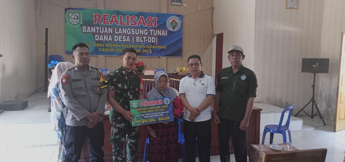 Pemdes Tebat Monok Distribusikan BLT-DD Tahap IV Kepada 55 KPM