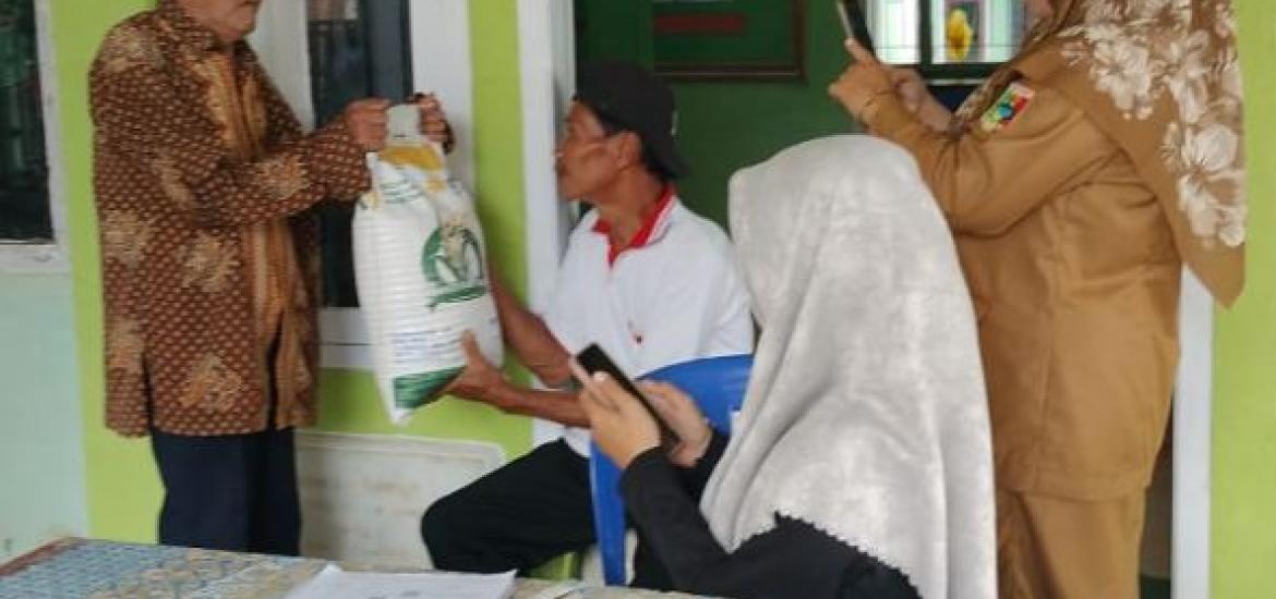 Pembagian Bantuan Sembako di Pekon Kali Miring Berjalan Lancar 