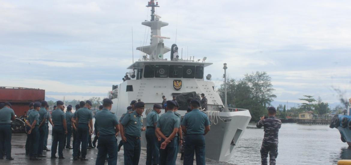 Lanal Bengkulu Sambut Kedatagan  KRI KURAU – 856 Di Dermaga Pelindo II Bengkulu