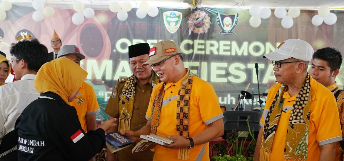 Gubernur Rohidin Apresiasi Karya Literasi Siswa SMAN 4 Kota Bengkulu