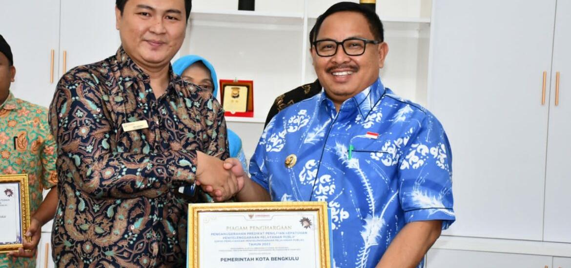 Kota Bengkulu Terima Penghargaan Kepatuhan Tinggi Dari Ombudsman RI