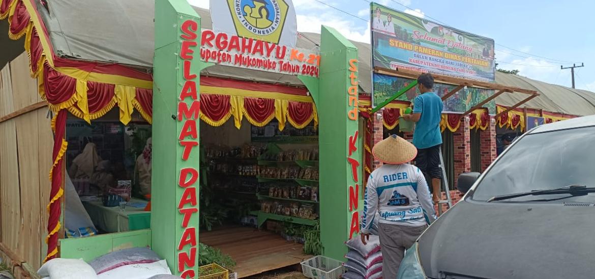 Stand Pameran HUT Ke-21 Kabupaten Mukomuko Beri Kesempatan Promosi Produk UMKM 