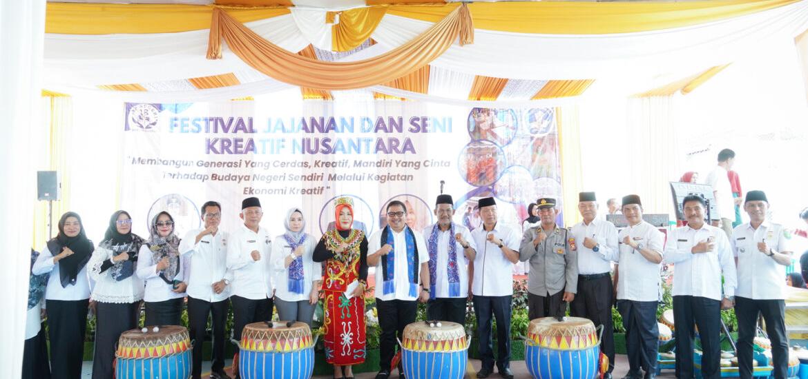 Pj Wali Kota Bengkulu Apresiasi Festival Jajanan dan Seni Kreatif Nusantara SMPN 18