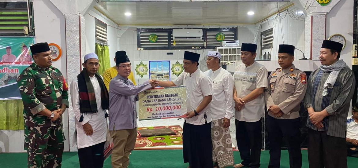 Penyerahan CSR untuk masjid di Mukomuko