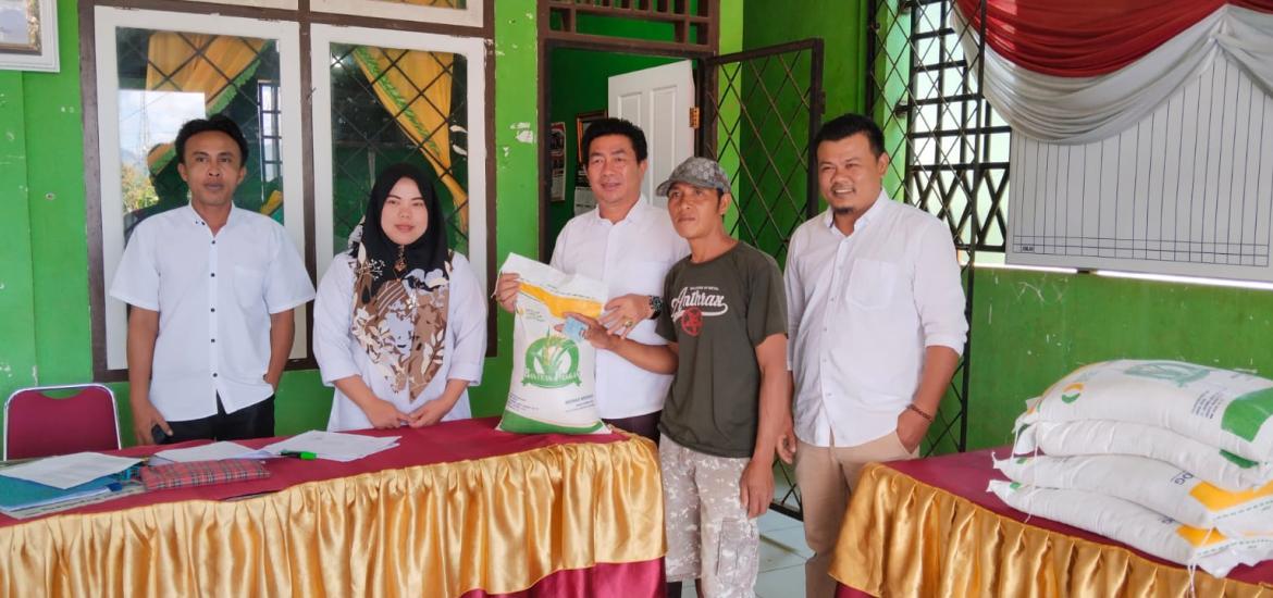 Pemdes Kuto Rejo Bagikan Beras Kepada Masyarakat Sebanyak 202 KK