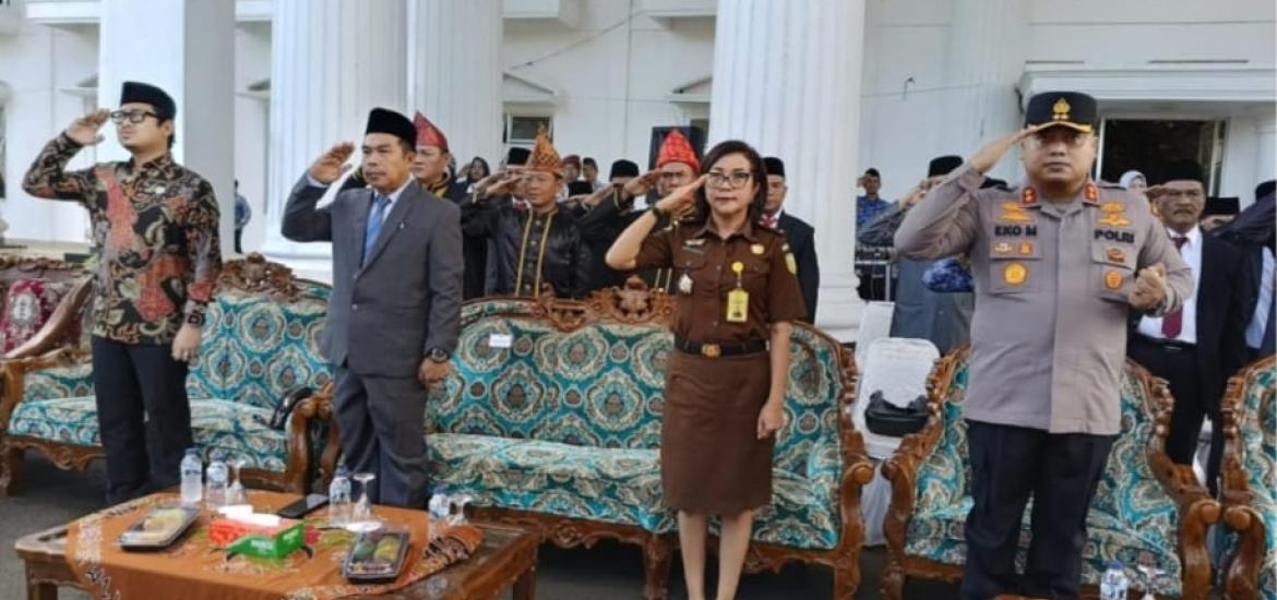 Upacara peringatan Hardiknas
