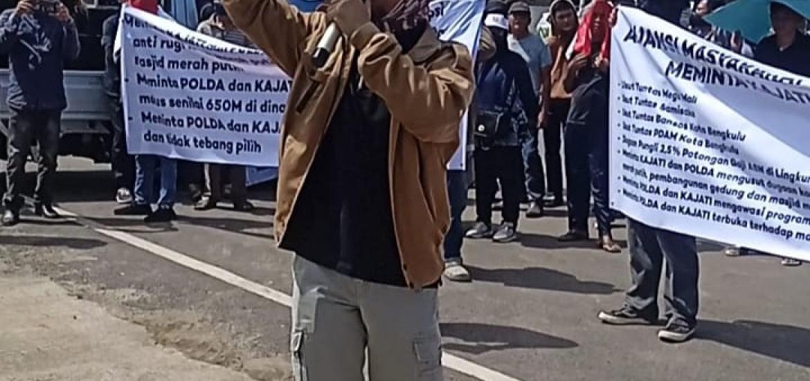 Koordinator aksi Ishak Burmansyah