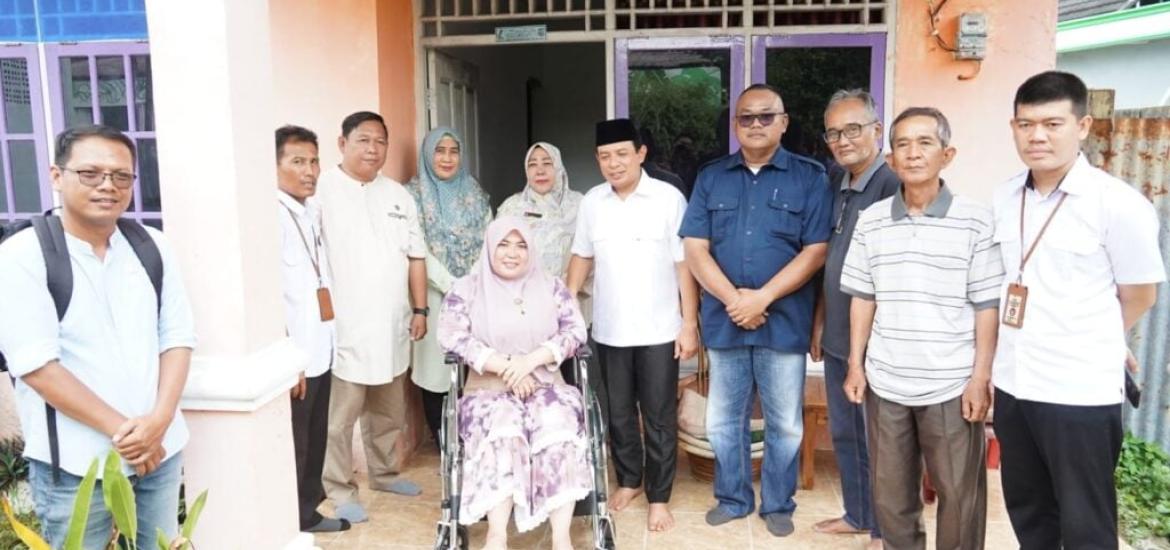 Walikota Dedy Wahyudi Serahkan Kursi Roda untuk Warga Kota Bengkulu