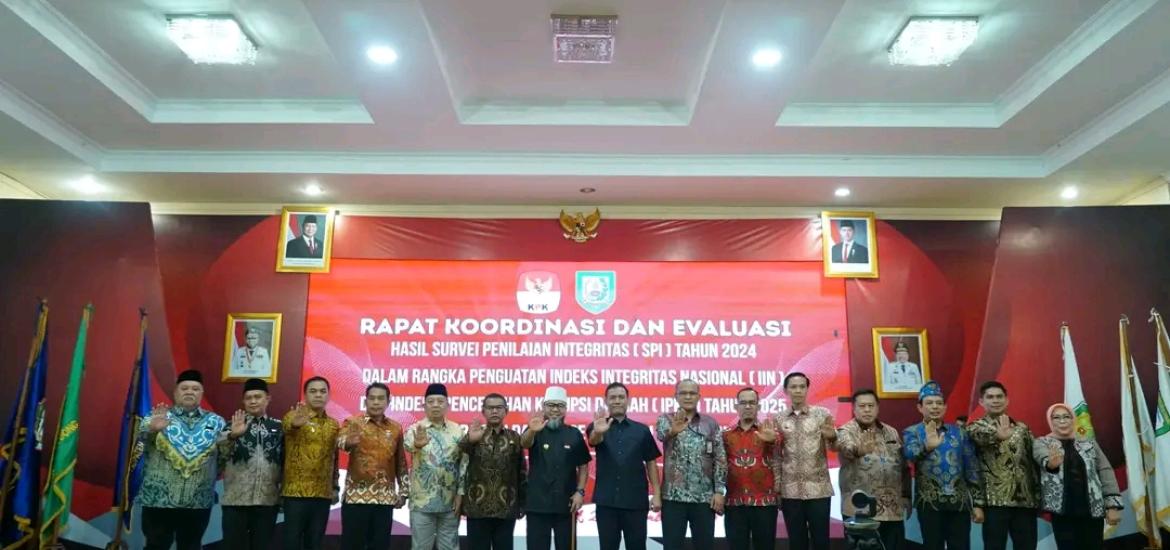 Rapat Koordinasi dan Evaluasi Hasil Survei Penilaian Integritas (SPI) Tahun 2024 yang digelar di Balai Raya Semarak, Kamis (20/11).