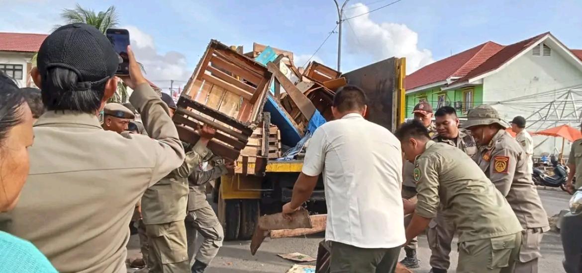 PKL Pasar Minggu Membandel, Satpol PP Lakukan Penertiban Besar-Besaran