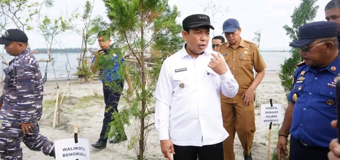 WaliKota Bengkulu dan Pelindo Laksanakan Penanaman Pohon Serentak di Pulau Baai