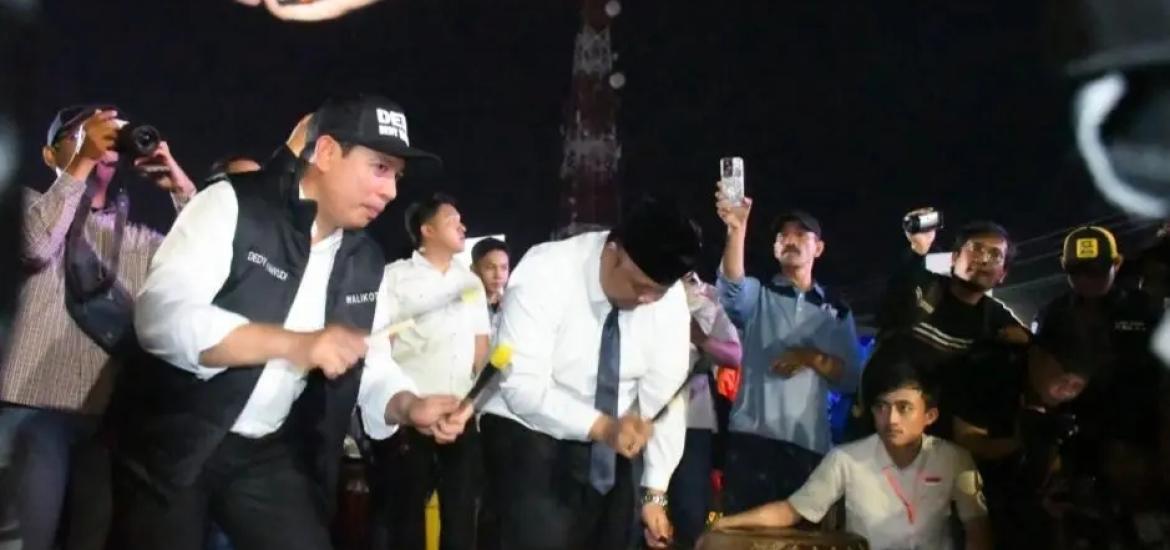 Walikota Bengkulu Dedy Wahyudi nabuh dhol