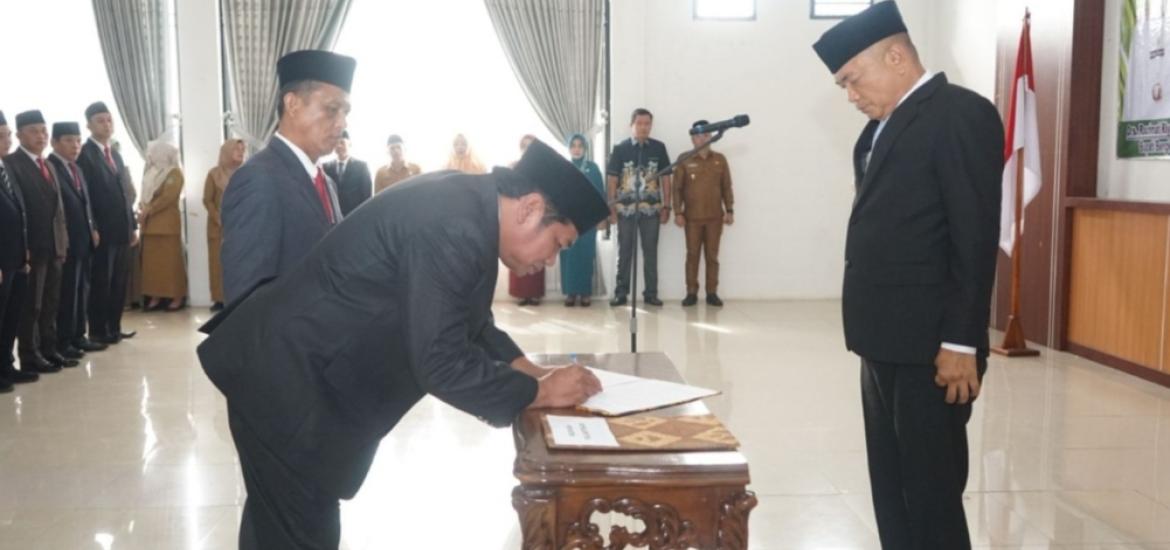 Bupati Bengkulu Tengah Rachmat Riyanto Pimpin Pelantikan dan Rotasi Pejabat Pimpinan Tinggi Pratama