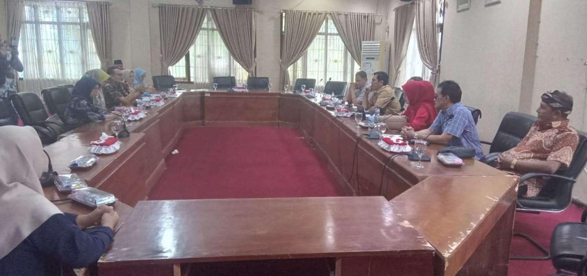 Hearing DPRD, Plt Kadis Pariwisata Kota Bengkulu Bantah Terbitkan Surat Penggusuran Warga Pantai