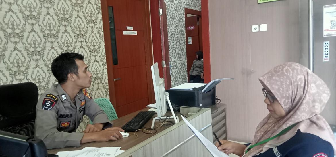 Ermi Yanti Wartawati yang dirampas HP saat liputan dipantai zakat