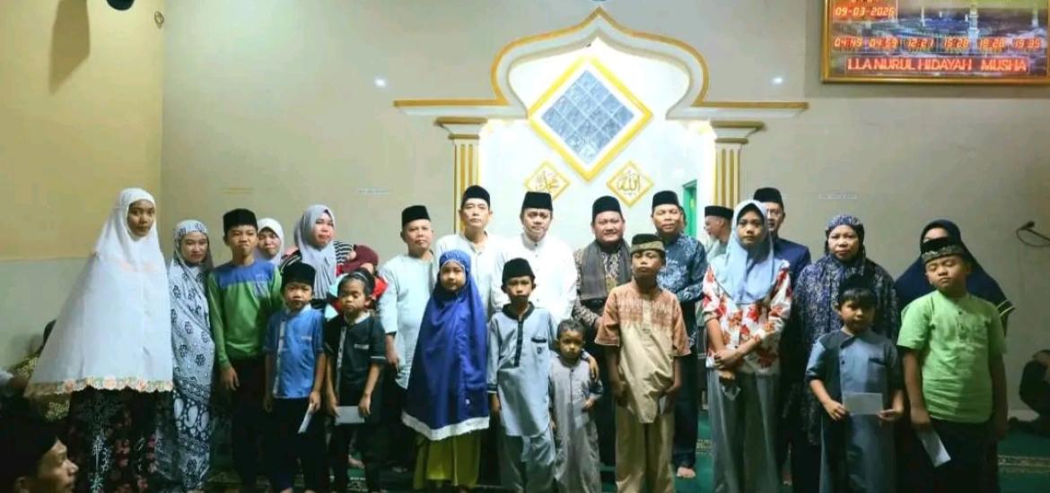 Sekda Bengkulu Tengah Hadiri Nuzulul Qur’an di Desa Bajak I, Ajak Warga Perkuat Kebersamaan dan Dukung Program Daerah