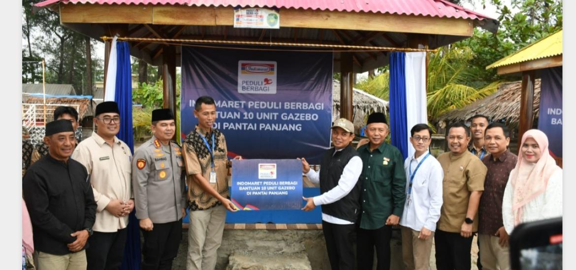 Peresmian Gazebo Gratis di pantai panjang oleh Walikota Bengkulu dari Indomaret