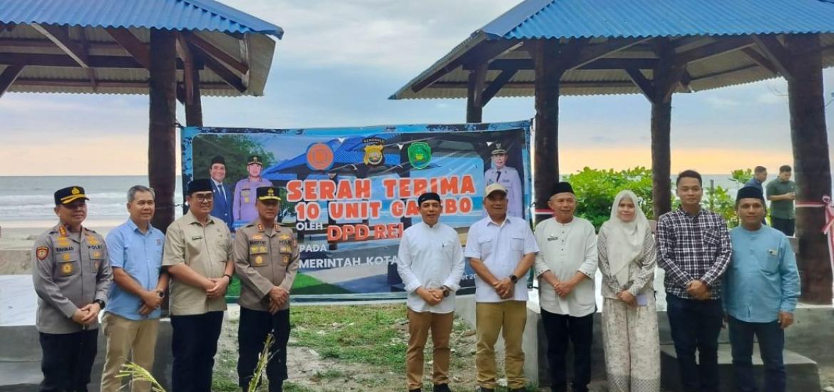 Peresmian Gazebo dipantai panjang 