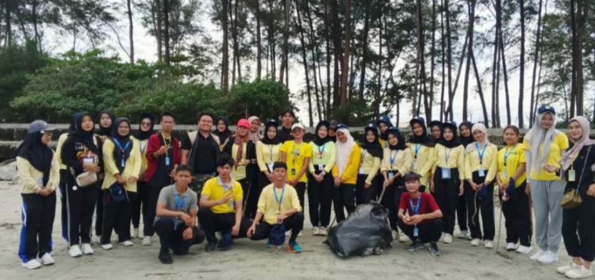 Mahasiswa dan Dispar Kota Bengkulu Kompak Benahi Wajah Pantai Panjang