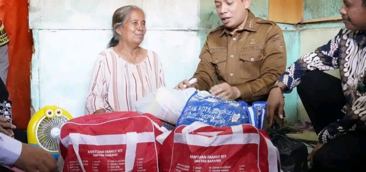 Mbah Tukiyem Menangis Haru, Wali Kota Turun Tangan Usai Hak PKH Hilang Diduga Akibat Manipulasi KK