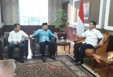 Walikota Bengkulu H. Helmi Hasan didampingi Kepala BKD Kota Bengkulu Bujang HR berkoordinasi bersama Menteri Pendayagunaan Aparatur Negara dan Reformasi Birokrasi Asman Abnur, Rabu (07/09/2016) di Kantor Kemen PAN-RB