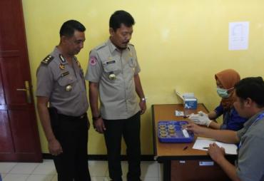 BNN Kota Bengkulu melakukan tes urine kepada seluruh PNS di BPBD Kota Bengkulu