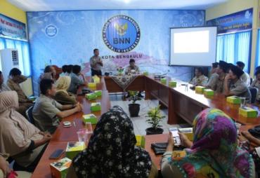 BNN Kota Bengkulu melakukan tes urine kepada seluruh PNS di BPBD Kota Bengkulu