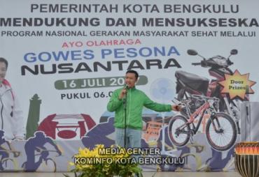 Wawalikota Bengkulu menyambut Menpora Imam Nahrawi dalam rangka melepas Gowes Nusantara
