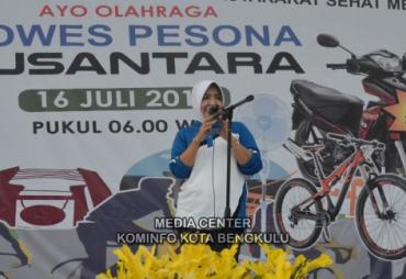 Wawalikota Bengkulu menyambut Menpora Imam Nahrawi dalam rangka melepas Gowes Nusantara