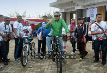 Wawalikota Bengkulu menyambut Menpora Imam Nahrawi dalam rangka melepas Gowes Nusantara