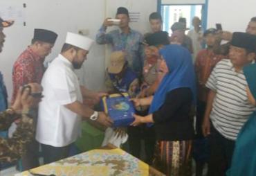 Helmi Hasan datang mengunjungi langsung korban kebakaran yang ada di Kelurahan Jitra