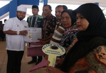 Walikota Bengkulu Helmi Hasan meresmikan secara simbolik auning di Pasar Minggu Bertingkat (PMB)