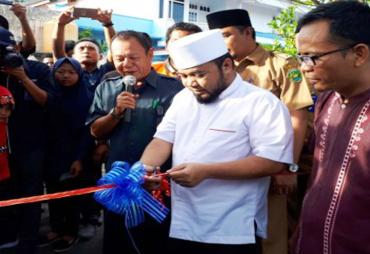 Pemotongan pita peresmian Jalan Kapuas 1 Oleh Walikota Helmi Hasan