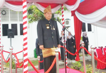 Penjabat Walikota Bengkulu Budiman Ismaun bertindak sebagai inspektur upacara memperingati hari jadi Kota Bengkuu ke 299