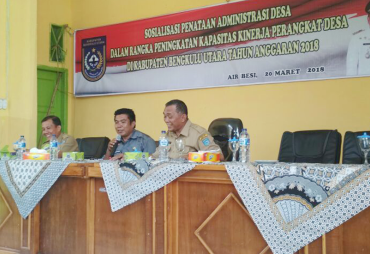 sosialisasi penataan dan Administrasi Pemerintahan Desa peningkatan kapasitas kinerja perangkat Desa di Kabupaten Bengkulu Utara, di aula kecamatan Air Besi, Selasa (20/3/2018)
