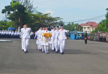 Paskibraka saat upacara memperingati hari jadi Kota Bengkulu ke 299