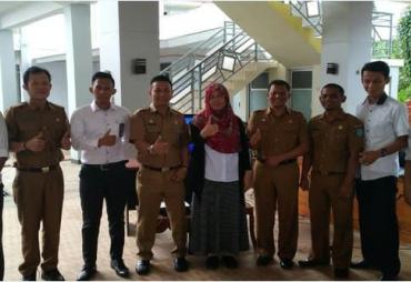 Kepala BPKAD Bengkullu Utara H. Kisro Zanito foto bersama pejabat lelaang KPKNL Bengkulu Utara