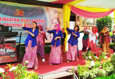 -- Penampilam kesenian tari --