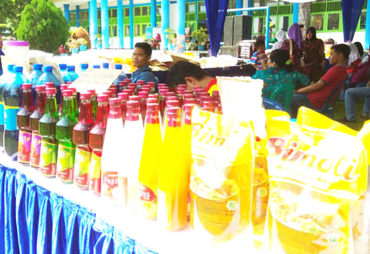 -- Bazar dan pasar murah di Kantor Camat Muara Bangkahulu, Kamis (3/5/2018) --