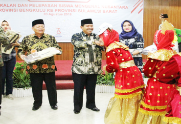 Diberangkatkan Ke Sulawesi Barat, 23 Siswa Diminta Jaga…