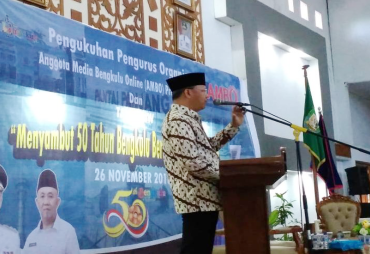 Plt. Gubernur Bengkulu Rohidin Mersyah saat menyampaikan sambutan pada pengukuhan pengurus AMBO, Senin (26/11/2018)