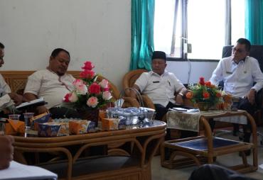   Kepala Dispar Bengkulu Selatan, Drs. H. Yulian Fauzi MAP berkoordinasi dengan Asisten I Setda