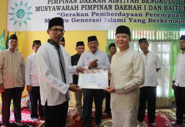 Gubernur Rohidin Mersyah Serahkan Bantuan di Bengkulu Utara