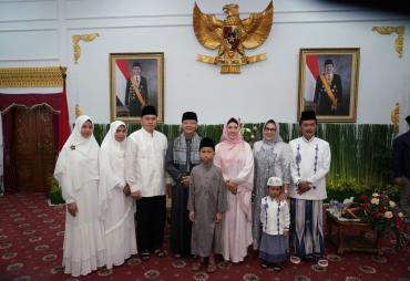 Foto bersama Bupati dan Gubernur Bengkulu beserta keluarga