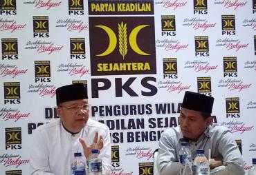 Gubernur Bengkulu Rohidin Mersyah tampak sedang berdiskusi dengan Pengurus DPW PKS