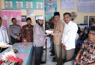 RT dan RW se-Kecamatan Singaran Pati Terima BOp